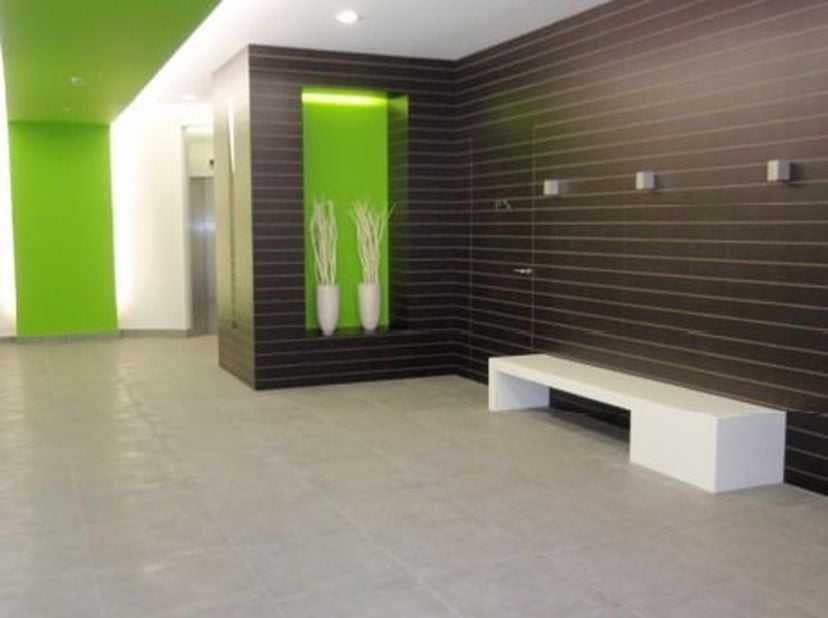 plusieurs espaces de bureaux entre 922 et 1.372 m²&lt;br /&gt;
pour de plus amples informations: 02 540 20 20
