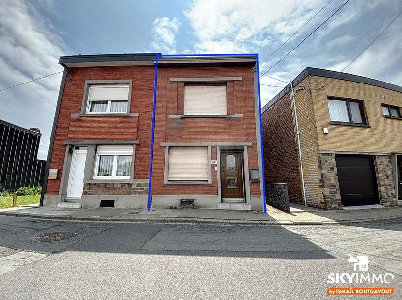 L&#039;agence SKYIMMO est ravie de vous présenter cette charmante maison, offrant une surface habitable de 80 m2 située dans les hauteurs de Jemeppe, se co