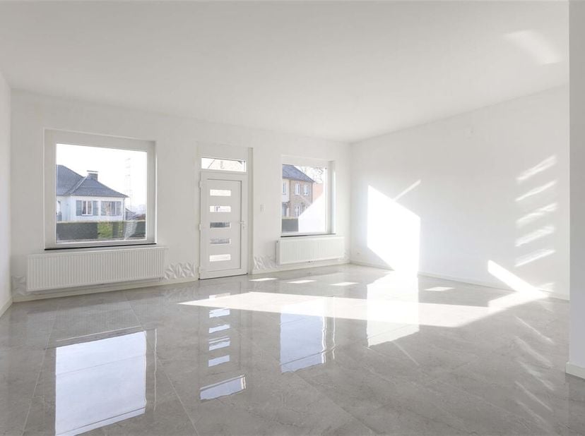 Ruime woning met 4 tot 6 slaapkamers in een groene deelgemeente van Lanaken&lt;br /&gt;
Ligging :&lt;br /&gt;
+ Rustig en landelijk gelegen, ideaal voor de wandel
