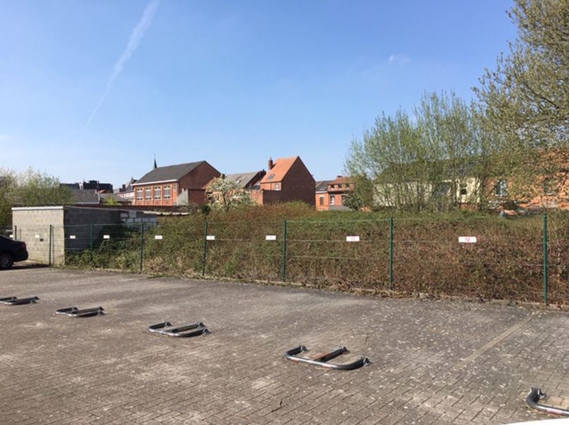 Zoek je een vaste parkeerplek vlak bij je woning of werkplek in Hasselt? Onze parkeerplaatsen liggen net buiten de binnenring, op wandelafstand van he