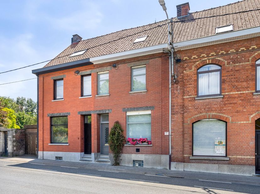 Een pareltje met authentieke elementen .&lt;br /&gt;
Op de grens tussen het mooie Lauwe en het rustige Aalbeke en op een boogscheut van het Preshoekbos vind