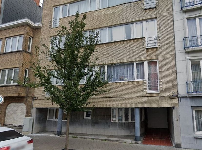 Belle opportunité à proximité de l&#039;ULB et de l&#039;av de l&#039;Université 2 lots à vendre EN BLOC  au rez de chaussée  reconnu par l&#039;urbanisme comme un APPART