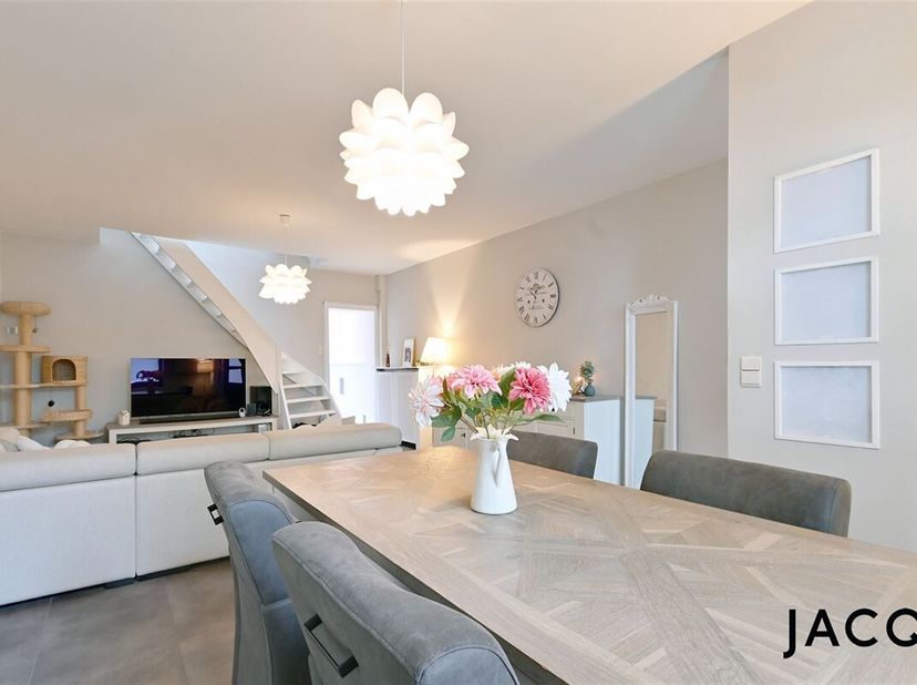 Graag meer informatie of een bezoek ingepland? Contacteer Sam op +32 474 42 00 76 of via sam@ilovejacq.be.&lt;br /&gt;
JACQ Real Estate stelt u graag deze i