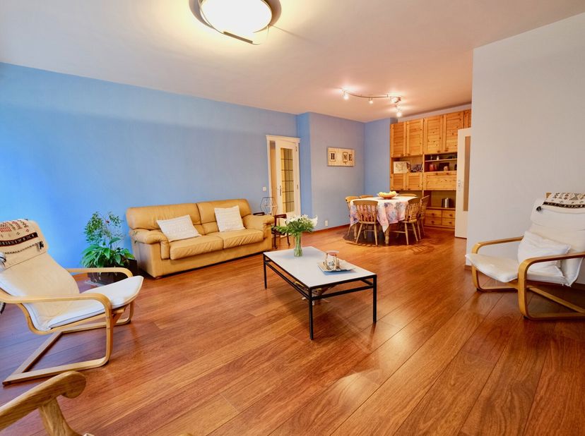 JETTE - REF : 6624534 - Dans un quartier résidentiel entouré d&#039;espaces verts, nous vous proposons ce spacieux rez-de-chaussée 4 chambres avec terrasse