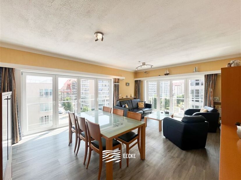 Res. Westdiep 0401 - Appartement d&#039;angle lumineux avec vue latérale sur la mer ! - Situé au quatrième étage de l&#039;avenue Albert I - Entrée avec rangeme