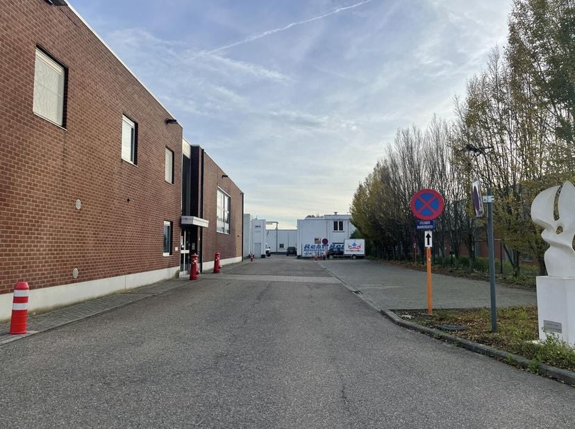 Industriepark/projectgrond te koop langsheen de Mechelbaan in Putte. Uitstekende ligging, gelegen in een groene en aangename omgeving. Oppervlakte ter