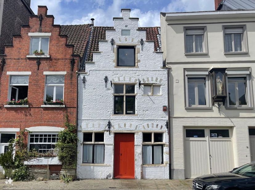 Gelive uw bezoek aan te vragen via de website: immodavinci.be/tehuur&lt;br /&gt;
Ligging:&lt;br /&gt;
Gelegen in het historische centrum van Gent, aan het Prinsen