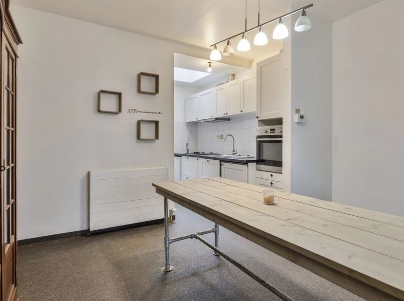 TE RENOVEREN BUILDING BESTAANDE UIT TWEE 1 SLPK APPARTEMENTEN IN HASSELT (RUNKST)&lt;br /&gt;
Ontdek deze interessante investering zijnde een rijwoning op e
