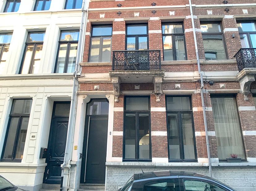 Cet immeuble de placement plein de caractère est situé à la Lammekensstraat 8 à Anvers et dispose d&#039;une surface habitable d&#039;environ 217 m². L&#039;accessib