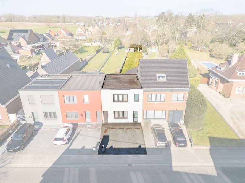 MAISON rénovée (GB) avec 2 chambres et jardin sur un terrain de 611m²&lt;br /&gt;
Nous serons heureux de vous accueillir le(s) jour(s) de visite, le vendred