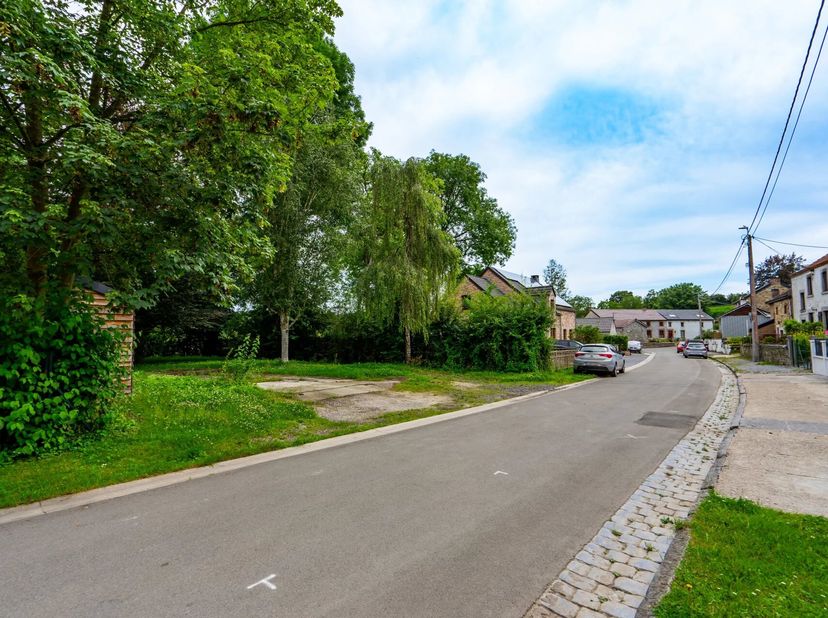 EB-Immo vous propose un beau terrain totalement en zone à bâtir dans la commune de Braives et plus précisément rue de la Basse dans le village de Fuma