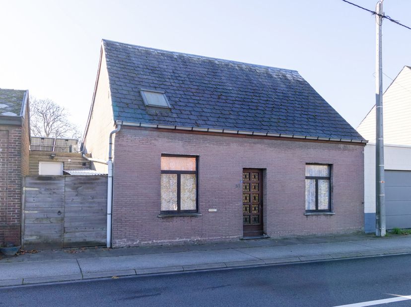 Steenokkerzeel (Perk): ideale starterswoning op een zuidgeoriënteerd perceel van 2a 40ca. In de periode 2010-2015 werden de keuken, de badkamer en de