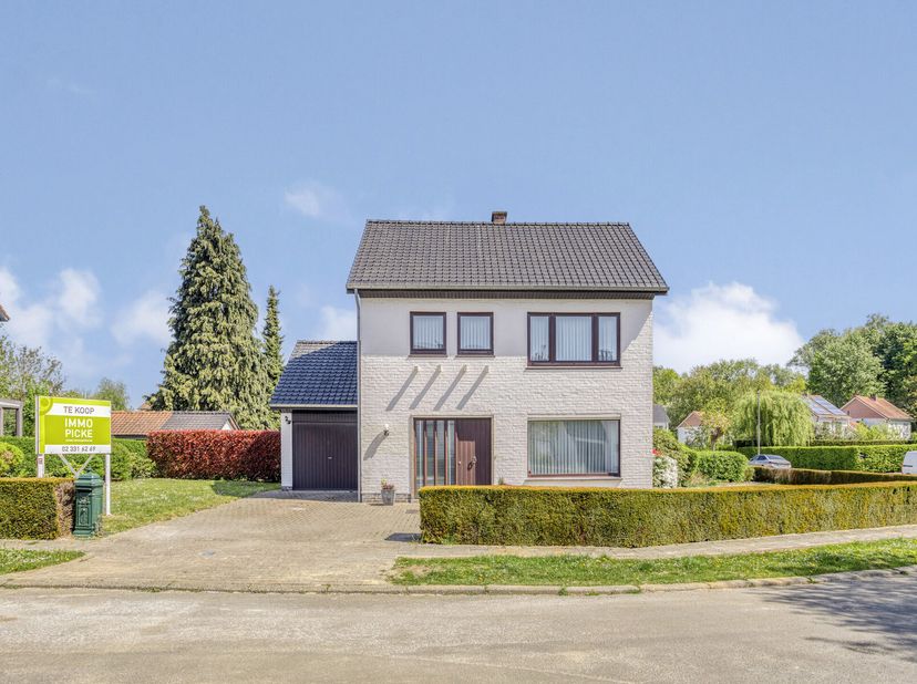 Immo Pické vous propose cette propriété exceptionnellement située à Dilbeek, dans une rue calme située à côté d&#039;une zone de nature et pourtant proche