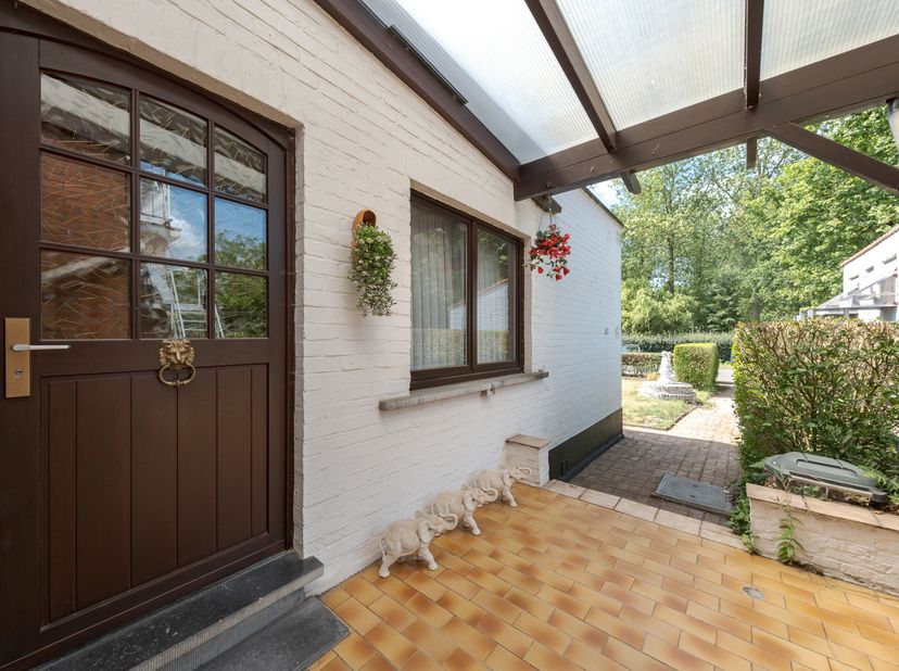 Vandaag nemen we je mee naar deze charmante woning gelegen op een prachtige locatie in het rustige Eikevliet, vlakbij een bos.&lt;br /&gt;
Wij lieten alvast