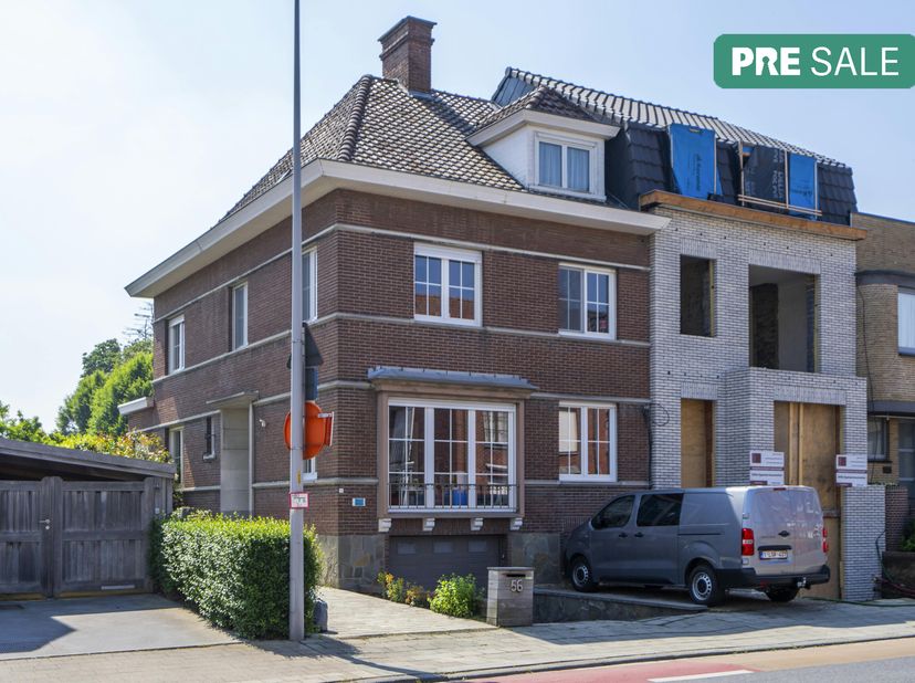 Maison prête à emménager à vendre près du quartier Léopold III&lt;br /&gt;
* Bâtiment mitoyen&lt;br /&gt;
* Éléments de caractère&lt;br /&gt;
* Jardin ensoleillé et att