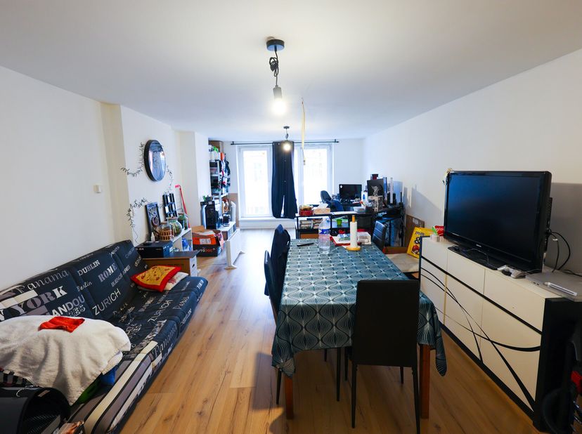 Referentie agentschap : V6031-1672&lt;br /&gt;
Ontdek deze prachtige flat gelegen in het centrum van de stad CHARLEROI, die uw familie gelukkig zal maken.&lt;b