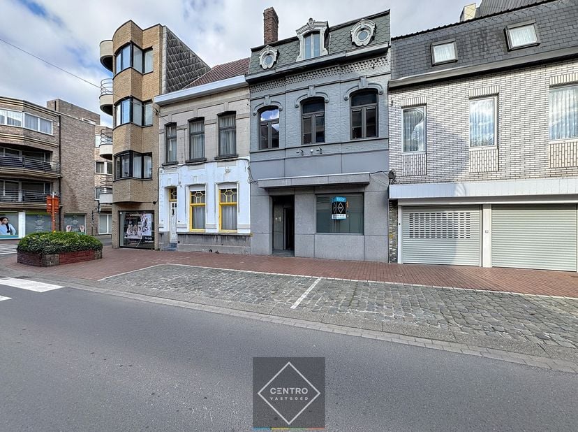 Interessant, pand, momenteel bekend als handelshuis, met mogelijkheden om omgevormd te worden tot ruime woning met garage!&lt;br /&gt;
&lt;br /&gt;
INDELING:&lt;br /