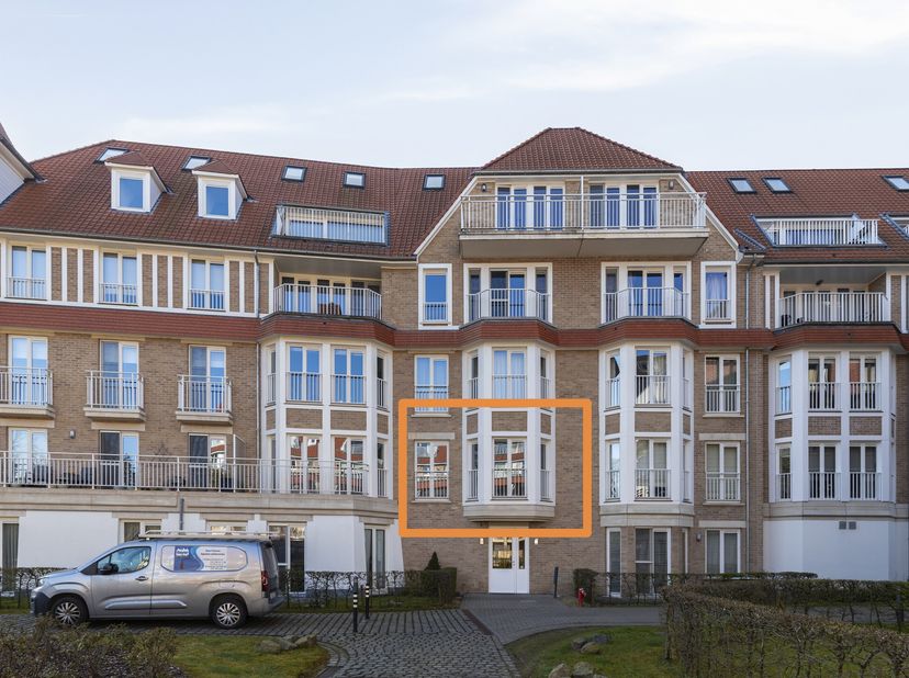 Op zoek naar een woning die rust, ruimte en een uitstekende ligging biedt? Dit charmante appartement in Residentie Denderhof te Erembodegem combineert