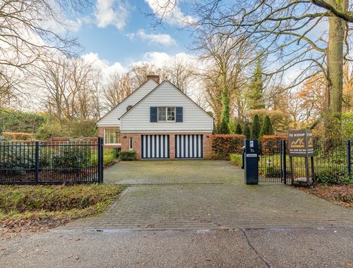                                         Villa à vendre à 's Gravenwezel, € 850.000
