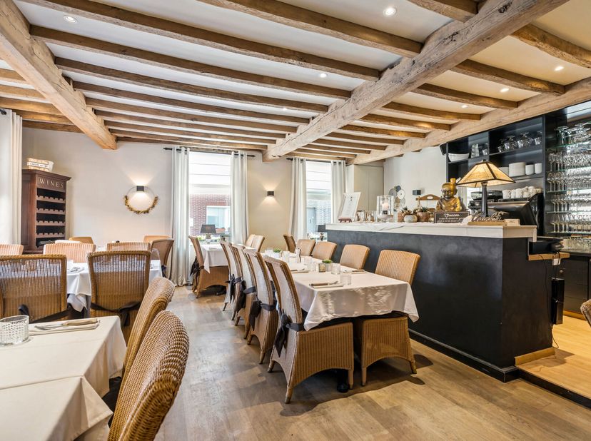 Entrez dans un monde de chaleur et de convivialité, où des éléments de caractère sont réunis dans un cadre unique.&lt;br /&gt;
Ce restaurant atmosphérique r