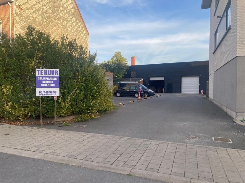 HOBOKEN - Dokter Van Raesstraat: Magazijn of opslagruimte van 100m² &lt;br /&gt;
Dit ideale magazijn of opslagruimte maakt deel uit van een groot overdekt m
