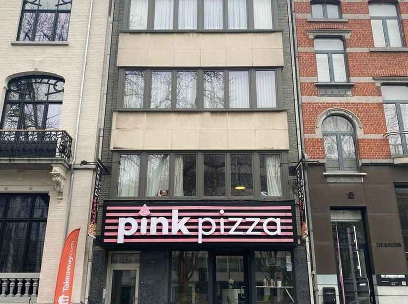 Mooi handelspand van zo&#039;n 100 m², gelegen op het Leopoldplein en op wandelafstand van de grote markt en de winkelstraten.&lt;br /&gt;
Een zeer gunstige ligg