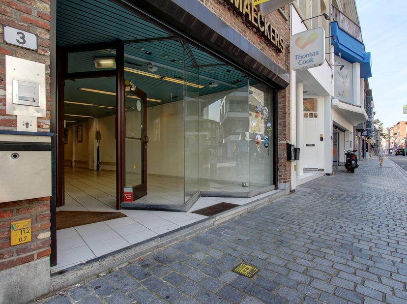 Spacieux bureaux et locaux commerciaux à louer dans l&#039;une des rues commerçantes les plus centrales de Boom.&lt;br /&gt;
Au rez-de-chaussée se trouve un bâti