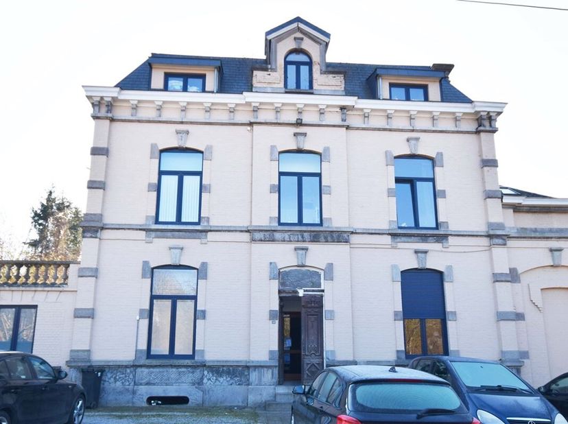Visites sur rendez-vous au 0476/08.47.47&lt;br /&gt;
Les Maisons Ferrian vous présente ce superbe appartement 1 chambres de 65m² avec terrasse et jardin pri