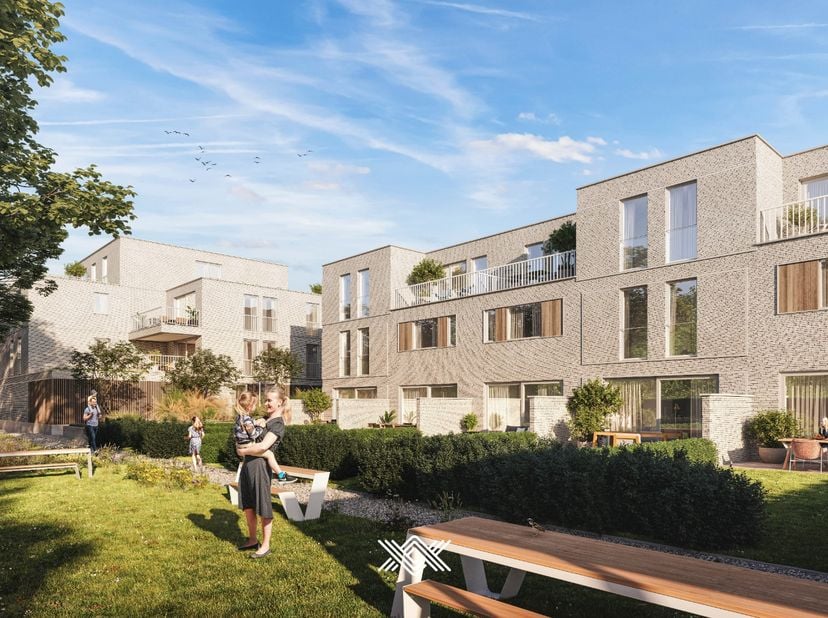 Deze schakelwoning van 192m² heeft op het gelijkvloers een inkomhal met gastentoilet en berging uitkomende in de eet- en leefruimte met open keuken en
