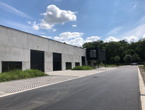                                         Entrepôt à louer à Olsene, € 995
