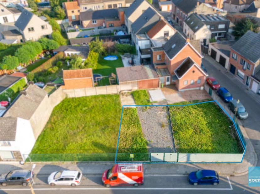 TE KOOP TE BERLARE.&lt;br /&gt;
Perceel van 272 m² geschikt voor open bebouwing.&lt;br /&gt;
aansluiting nutsvoorzieningen zijn reeds betaald en in orde.&lt;br /&gt;
Pe