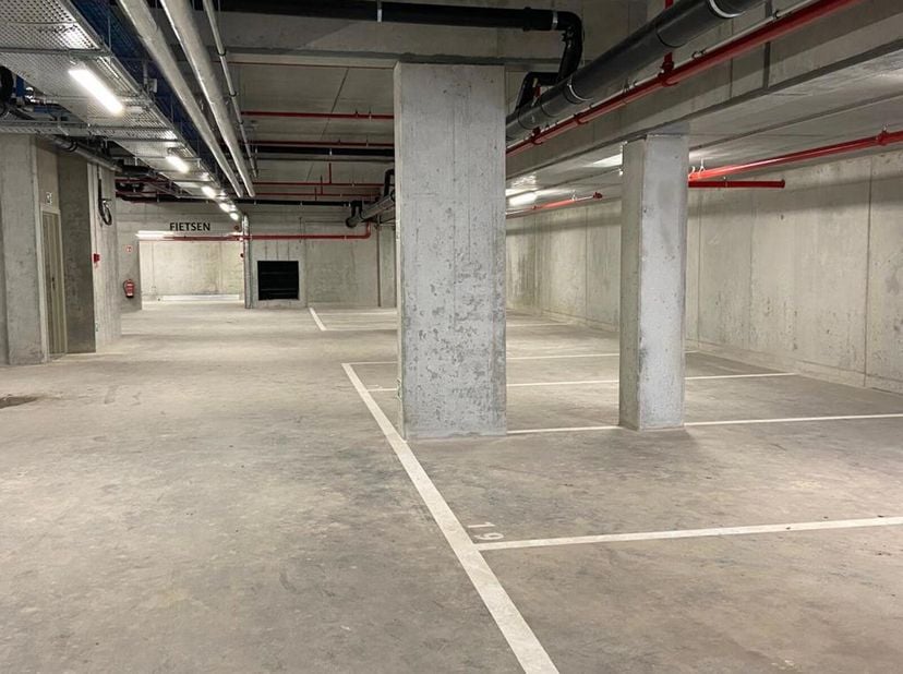 Garage à vendre
                    à 9300 Aalst