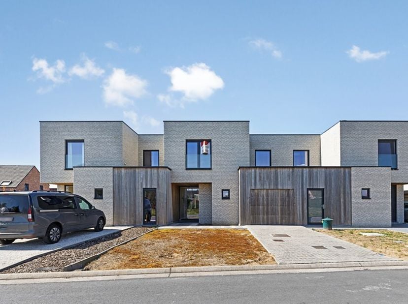 Deze nieuwe verkaveling &#039;Mirrepadde&#039; kan jong en oud bekoren. &lt;br /&gt;
Omgeven door natuur en groen, rustig gelegen vlakbij het provinciaal domein de Ba