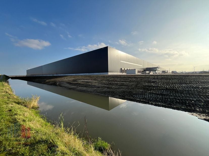 Logistieke toplocatie te huur – nieuwbouwmagazijn van 10.000m² tot 25.000m² nabij R4 in Evergem.&lt;br /&gt;
&lt;br /&gt;
Deze uitstekend gelegen logistieke site
