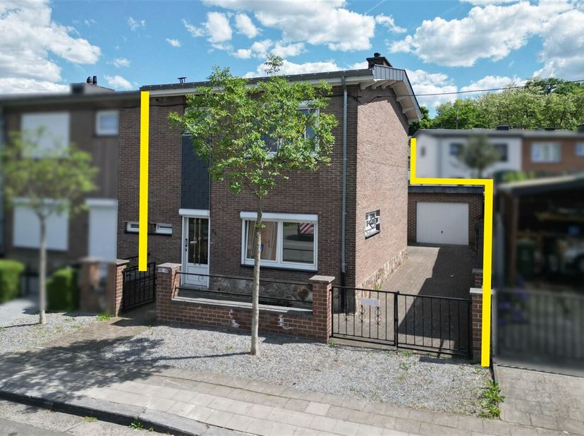 L&#039;immobilière Bertholomé vous présente cette JOLIE MAISON 3 façades (130M² BÂTIS) située dans un quartier calme composée de :&lt;br /&gt;
3 CHAMBRES  - JARD