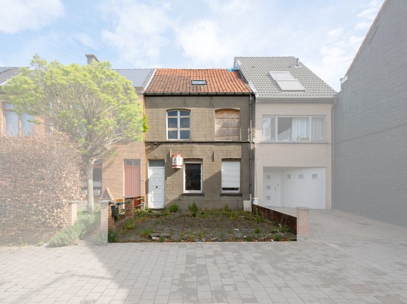 Deze toffe stadswoning op ruim perceel in centrum Kortrijk is de ideale woning voor starters, jonge gezinnen of investeerders. De woning is gelegen op