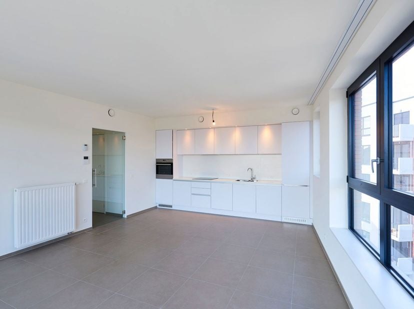 Lumineus appartement 3 slaapkamers van 106 m² + terras gelegen op de 1st verdieping van een recent gebouw (2018). Het biedt aan zijn bewoners alle voo