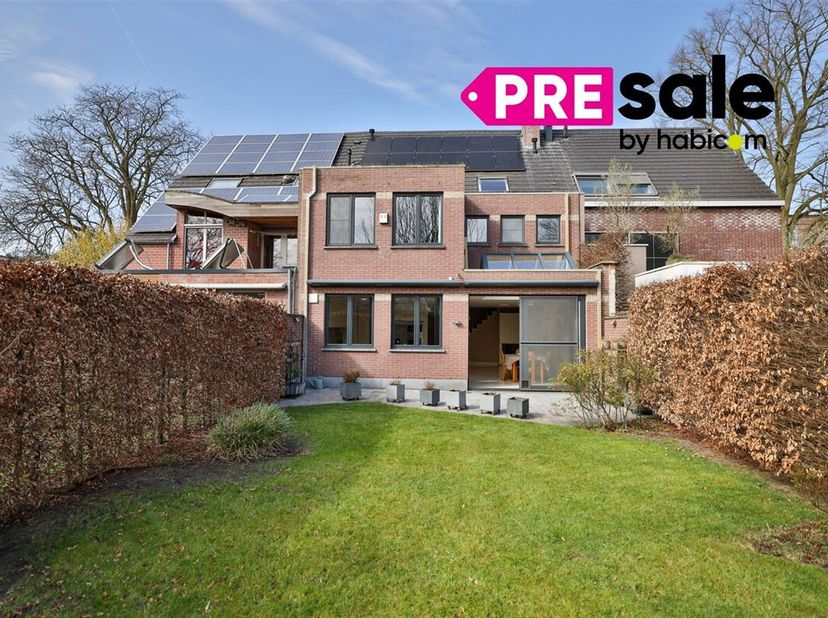 IN OPTIE !! Bent u op zoek naar een recente en uiterst ruime (286m² bewoonbaar) woning met oprit en dubbele garage in een zeer rustige straat vlakbij
