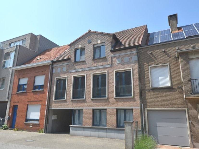 Kleinschalige rustige residentie, gelegen in centrum Maldegem.&lt;br /&gt;
&lt;br /&gt;
Lichtrijk duplex-appartement, voorzien van ruime leefruimtes, 162 m2 bewoo
