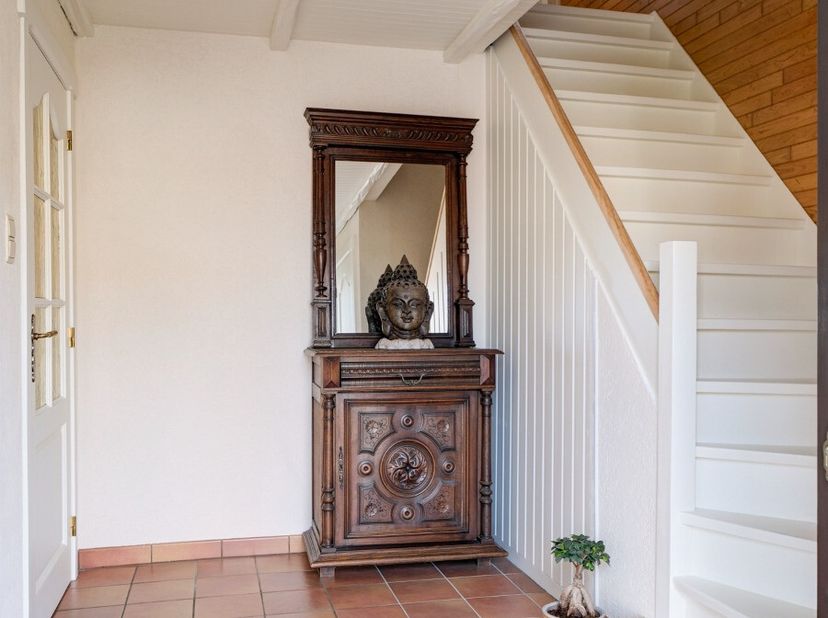 Deze zéér verzorgde en instapklare woning is gelegen in een rustige doodlopende straat te Houthalen. Het perceel waarop de woning zich bevindt is 5a 6