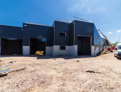                                         Bedrijfsgebouw te huur in Wavre, € 1.900
