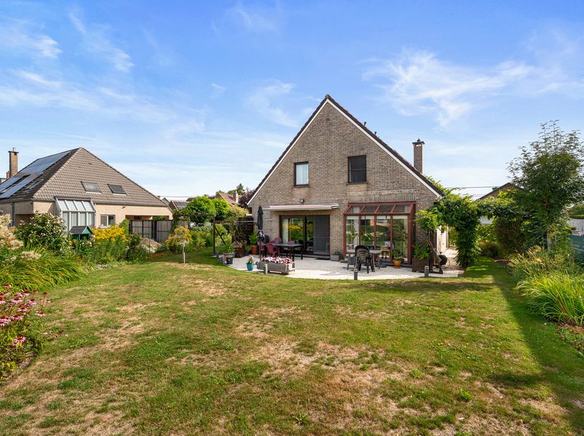 ALTRO VASTGOED VERKOOPT: Bezoekdag ma. 11 aug. (op afspraak)&lt;br /&gt;
Bent u op zoek naar een instapklare woning waar comfort, ruimte en rust samenkomen?