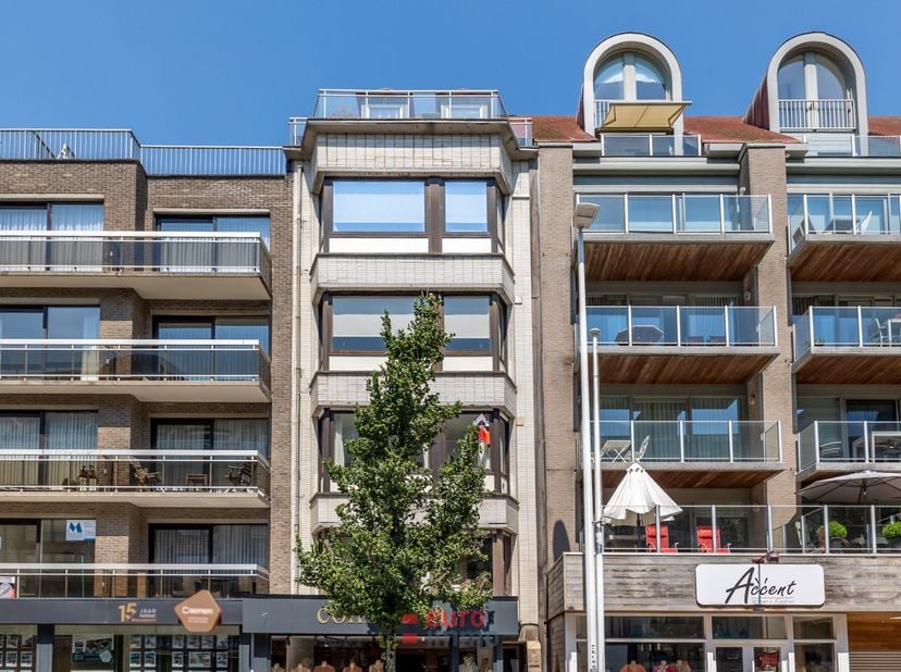 Charmant, onbemeubeld appartement met 1 slaapkamer en slaaphoek te huur in de centraal gelegen Residentie Fernande te Nieuwpoort-Bad. Gelegen aan de z