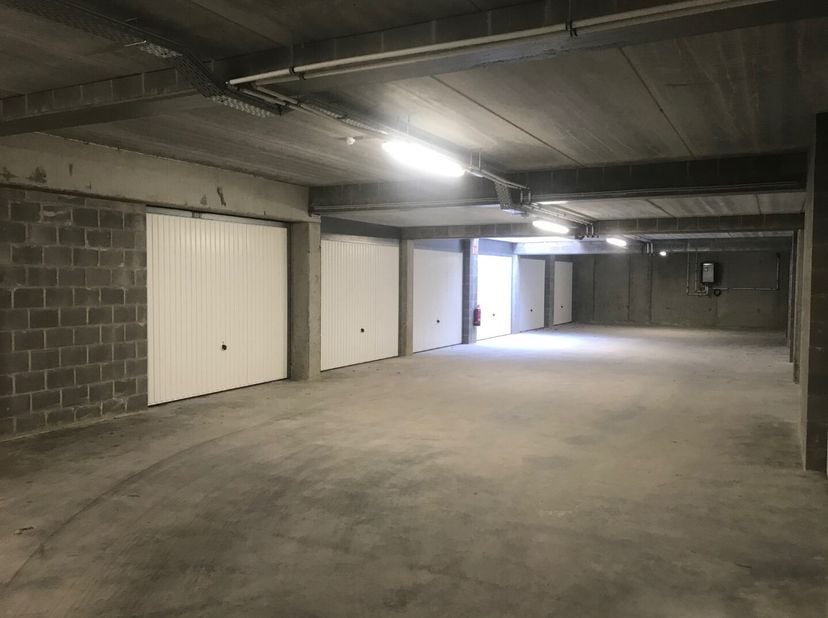 Garage à louer
                    à 2960 Sint-Job-in-&#039;t-Goor