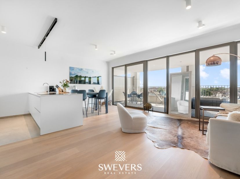 Interesse? Meer informatie op www.SWEVERS.be. - Dit instapklare appartement op de 6e verdieping van Quartier Blue in Hasselt combineert een bruisende