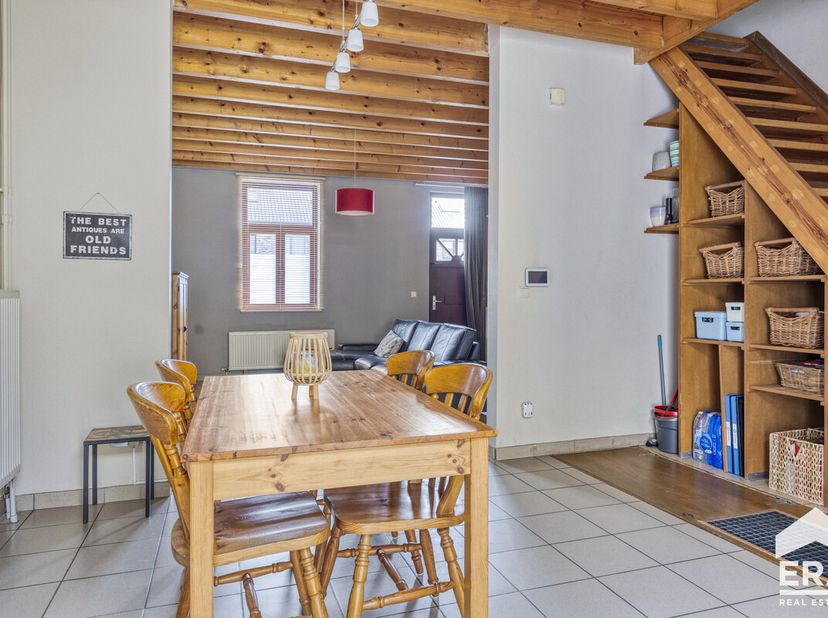 Bienvenue dans cet immeuble fermé confortable, situé dans le quartier calme de Werkmanssteeg 9 à Tirlemont. Cette charmante propriété est située dans