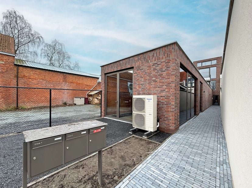 Gloednieuw en ruim handelsgelijkvloers/kantoor op een uiterst gunstige locatie te Schoten!&lt;br /&gt;
&lt;br /&gt;
Bent u op zoek naar een handelsgelijkvloers of