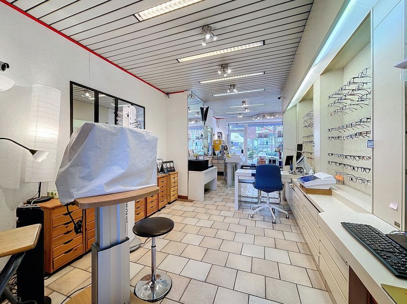 FOREST- REF: 7052927 - STUDIO/REZ-DE-CHAUSSEE AVEC ESPACE COMMERCIAL!!!&lt;br /&gt;
Nous vous proposons à la vente ce charmant studio au rez-de-chaussée ave
