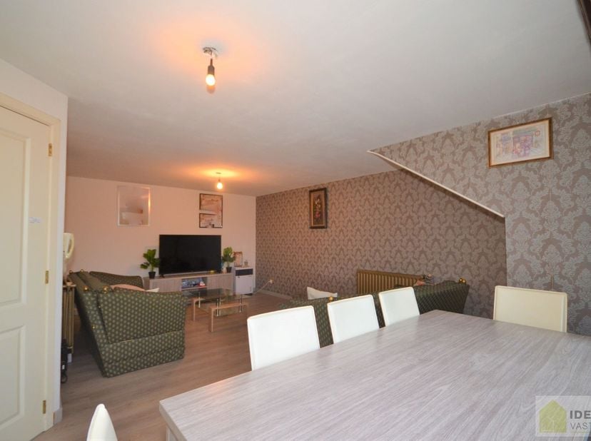 APPARTEMENT OP 2de  VERDIEP MET RUIM 80M² BEWOONBARE OPPERVLAKTE, 2 SLAAPKAMERS EN INPANDIGE GARAGE IN HET HARTJE VAN BOCHOLT&lt;br /&gt;
&lt;br /&gt;
IDEALIS VAS