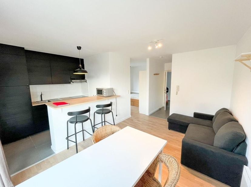 Instapklare recent gerenoveerde lichtrijke studio te huur – Remivandervaerenlaan 14&lt;br /&gt;
&lt;br /&gt;
In een rustige, groene buurt nabij het Redingenhof bi